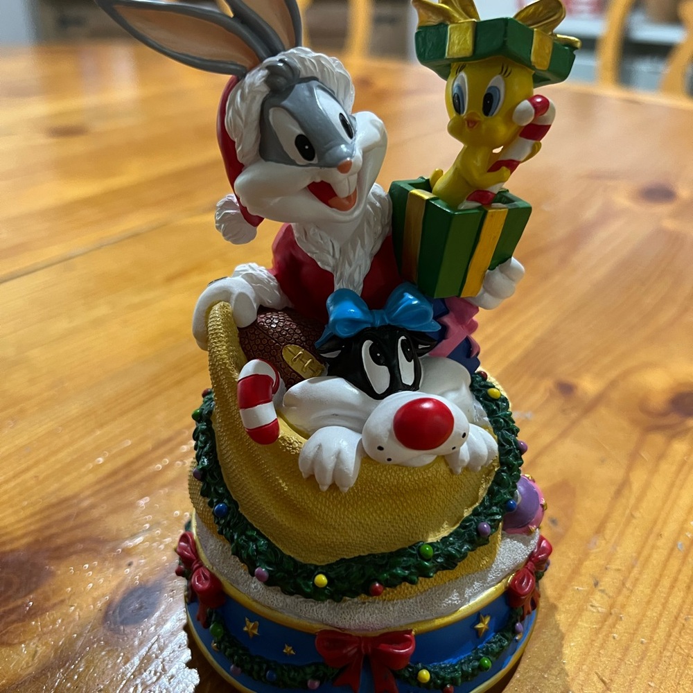 Festive Looney Tunes Figurine with Bugs Bunny and Tweety VINTAGE